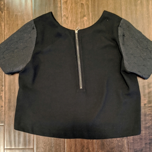 Cute Cropped Monk & Lou Top - Picture 2 of 5